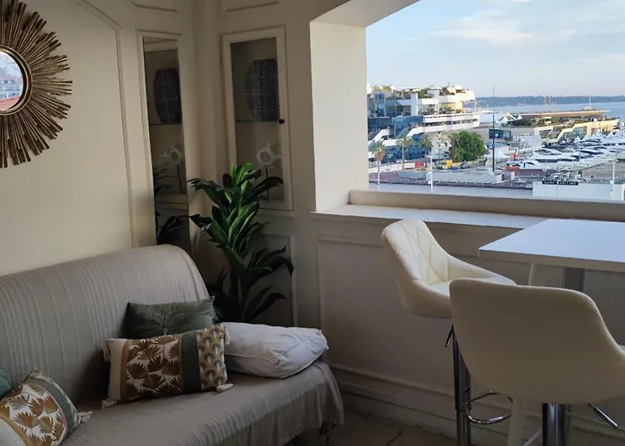 La Goelette - Palais Des Festivals * Cannes