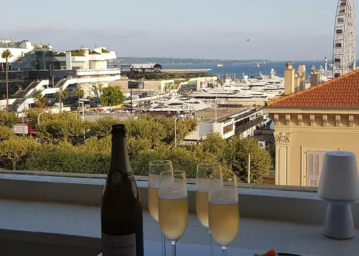 La Goelette - Palais Des Festivals * Cannes